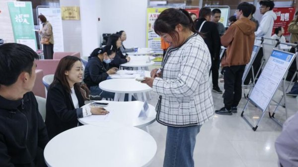 拉脱维亚总统提名候任总理
