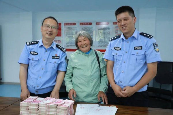 家住深山的70岁老人把40多万元养老钱藏在家中，一夜被盗!
